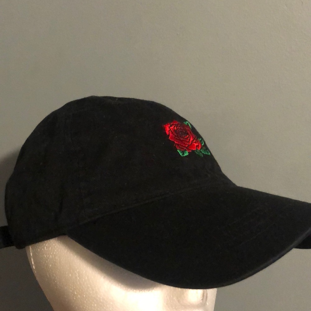 ROSE EMBROIDERED DAD HAT